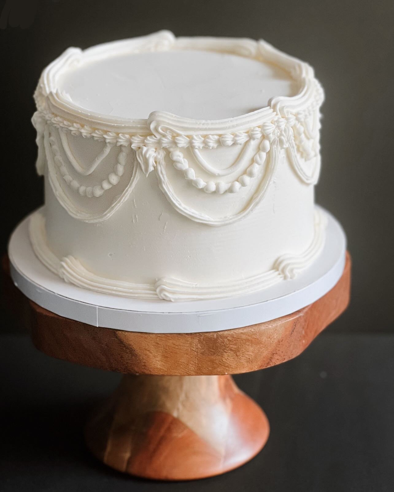 Anniversary cake ♥οΈ Gluten free vanilla cake, vanilla frosting & strawberry filling