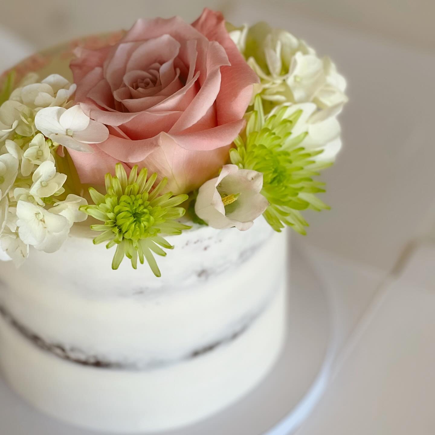 A little belated Mother’s Day cake π·π€ 6” chocolate cake, raspberry filling & vanilla frosting.