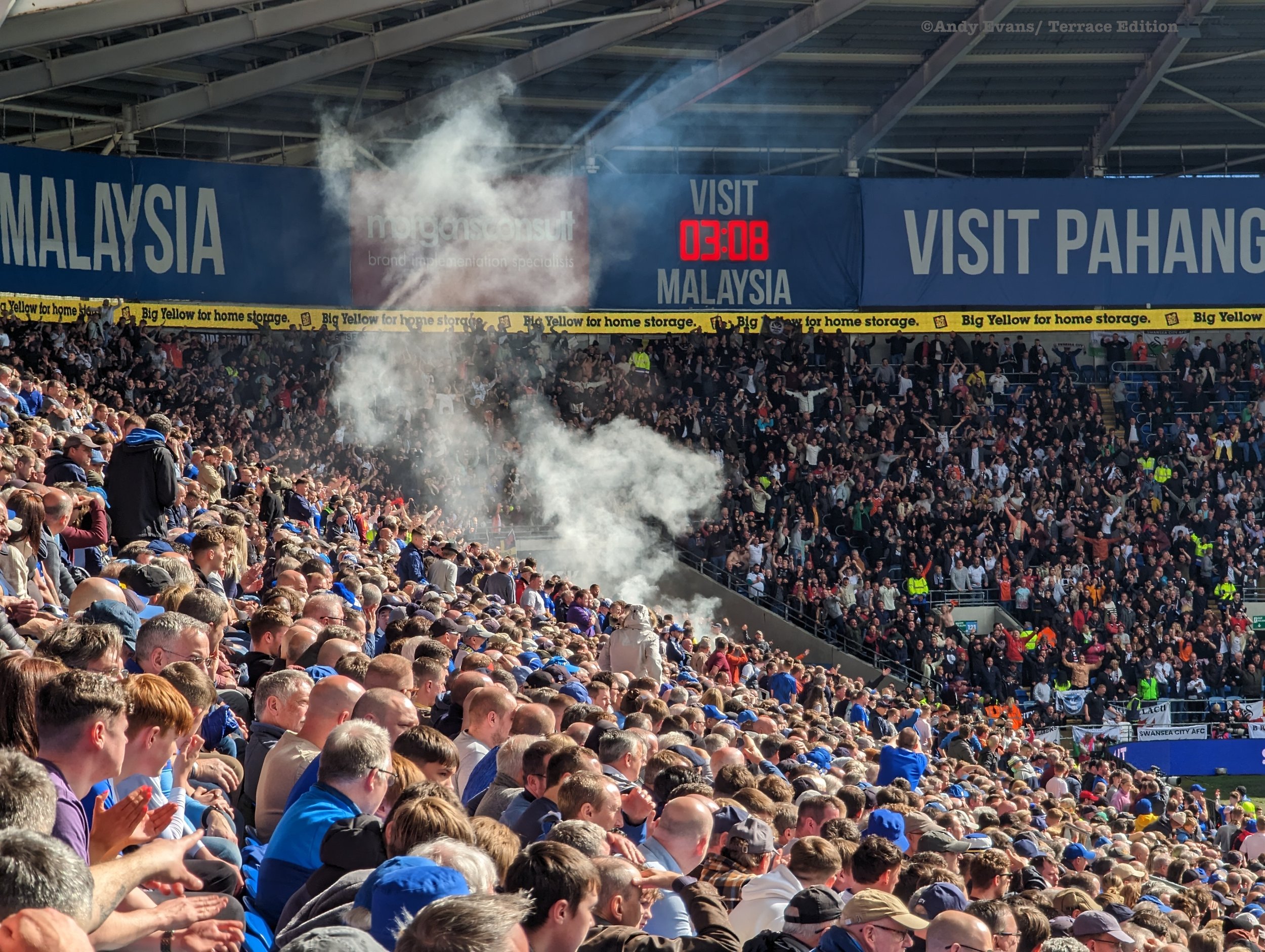 Cardiff 1-0 Swansea: Fans In The Stands (PICTURES)