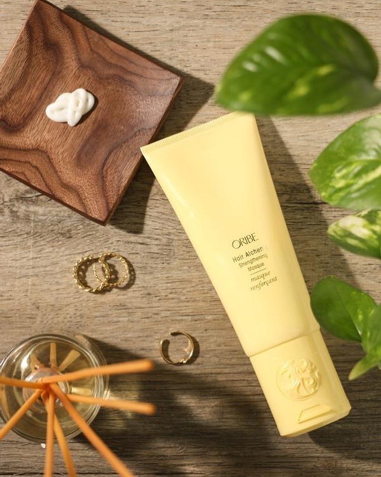 We have finally got our hands on @oribe Hair Alchemy Strengthening Masque 🤍

This buttery soft 🧈 treatment masque replenishes and strengthens fragile strands. Intense hydration restores elasticity to brittle locks which helps prevent breakage, allo