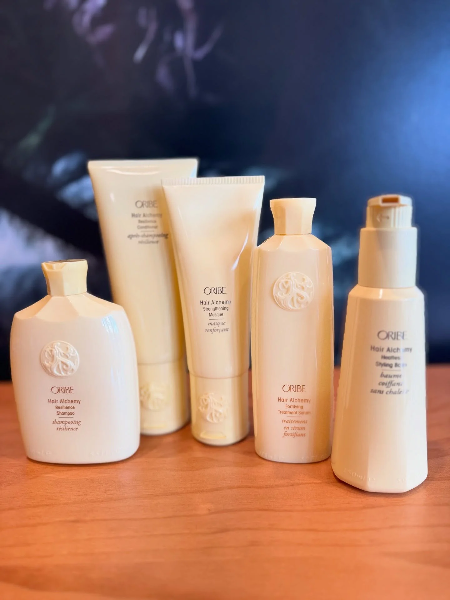 ✨ Strength from within ✨
Meet the Oribe Hair Alchemy Collection. Designed to transform fragile, breakage prone strands into resilient, silky locks. Infused with a curative blend of plant-based proteins and nourishing extracts, this range works like m