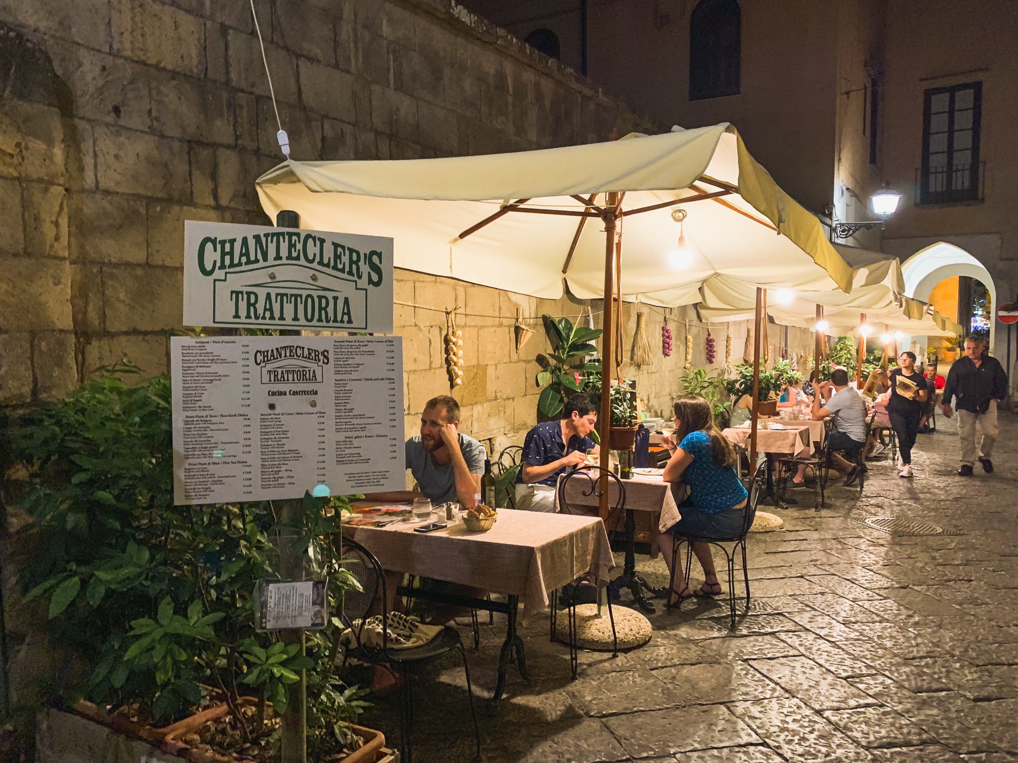 Here's How to Spot a Tourist Trap Restaurant in Italy