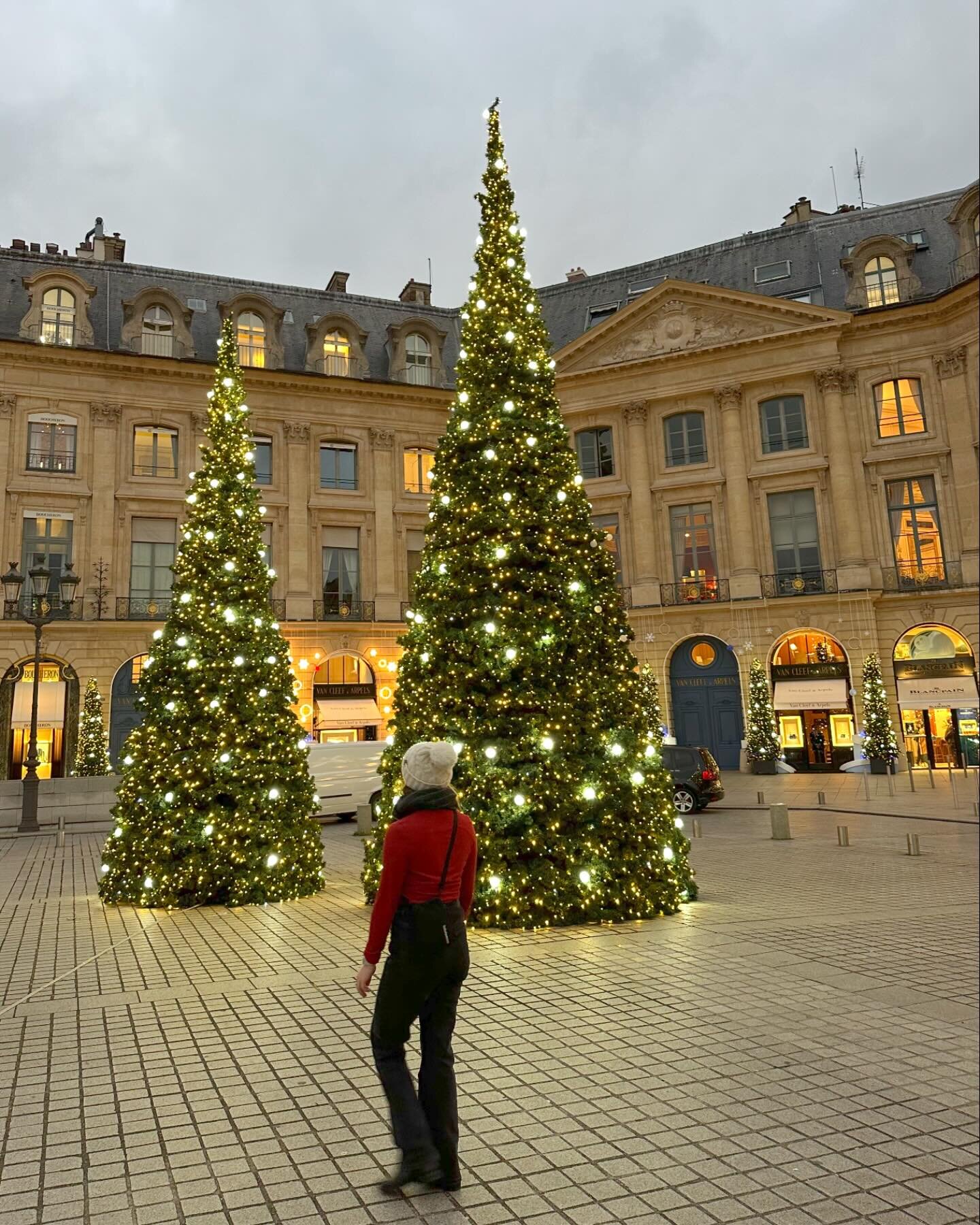 Favorite moments from Paris 
1. the sparkling lights on the trees all around Place Vend&ocirc;me - pure magic
2. first meal after arriving - had to be a brasserie 
3. trying for a vibey &ldquo;me on the streets of Paris&rdquo; pic with my bag of sand
