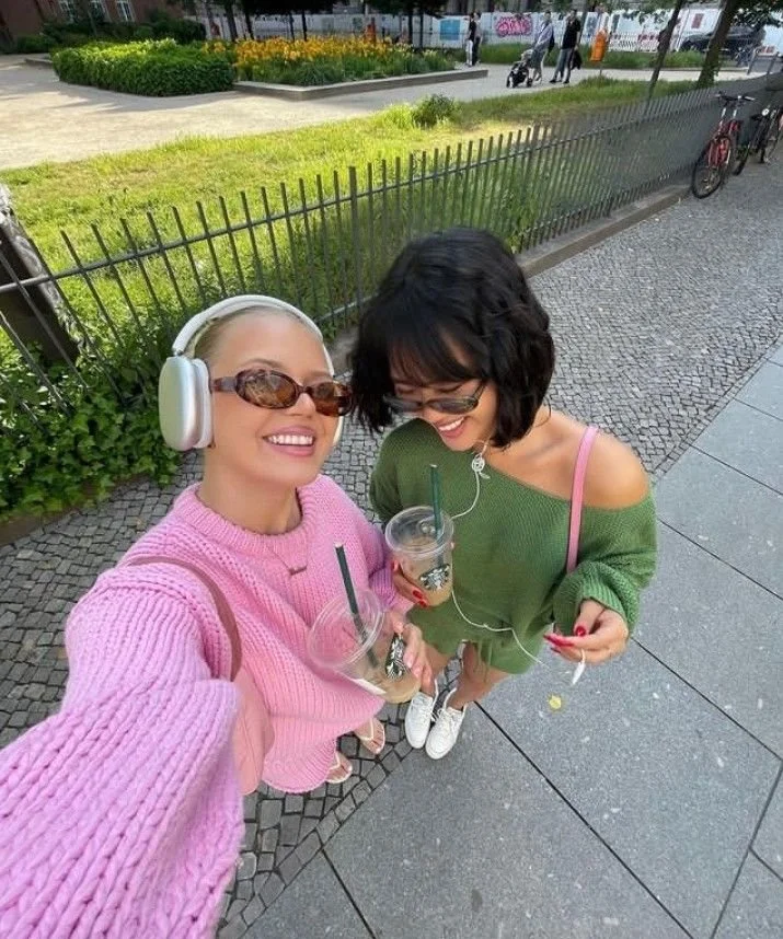 Coffeing & Strolling