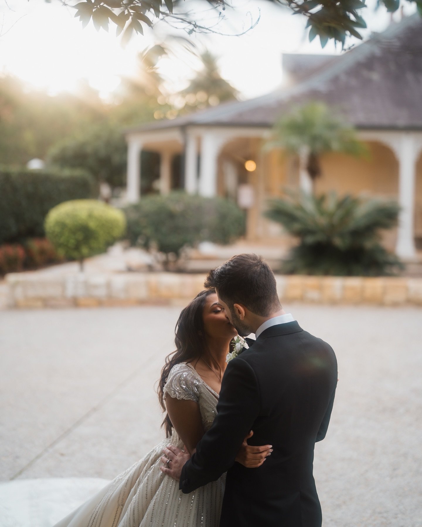 Shivangi &amp; Johnathan&rsquo;s 💍
.
📸 @illuminate.australia 
MUA : @nehabishnoi_mua 
🥁 : @theateam_entertainment 
Venue : @bynavarra 
.
#lebaneseweddings #sydneyweddingphotographer #indianwedding #indianbrides #bridemua