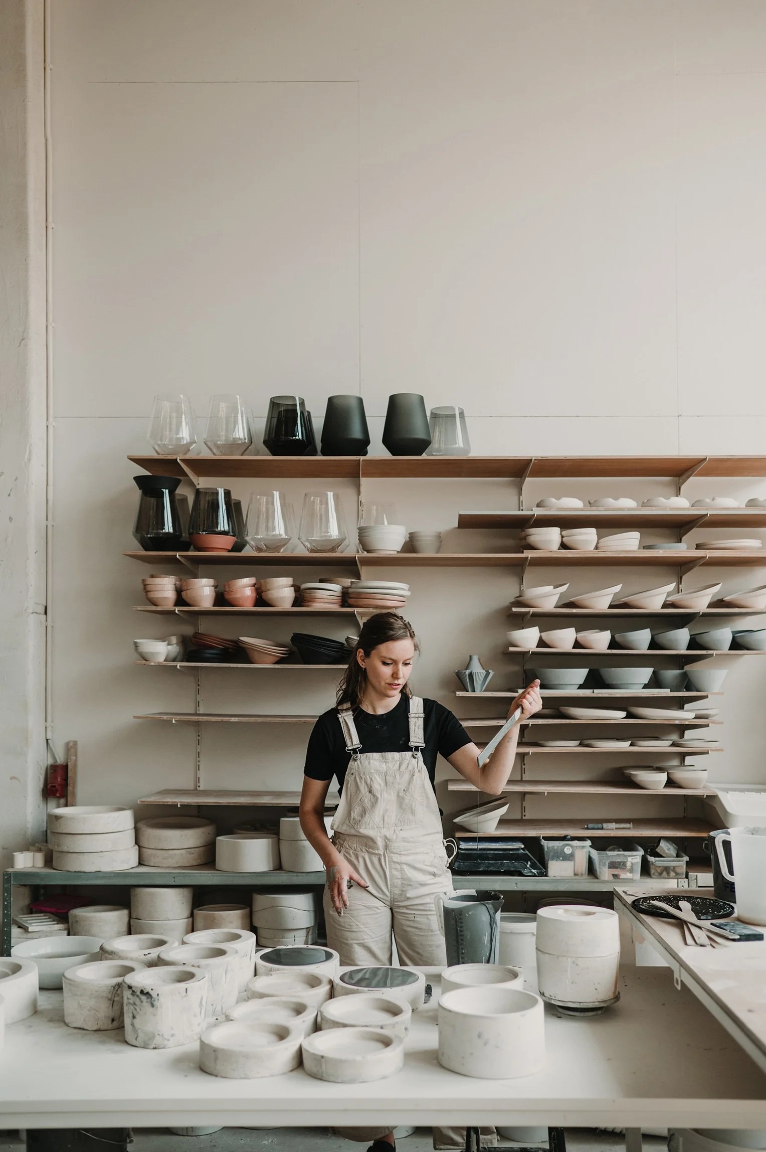 ayla-maagdenberg-sari-rikken-ceramics-artistportrait.jpg