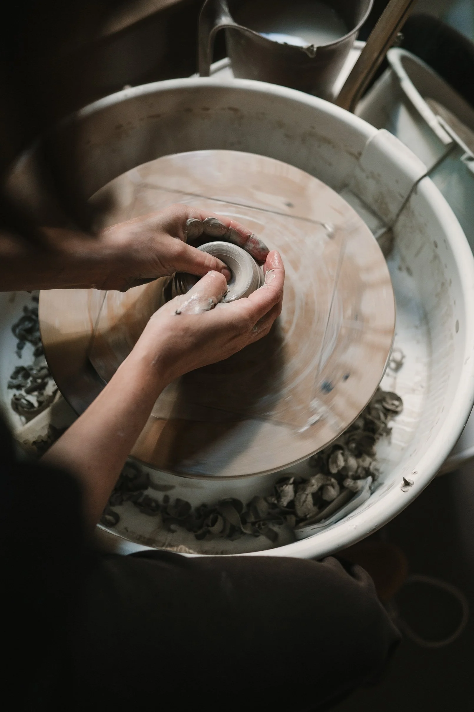 ayla-maagdenberg-dewe-ceramics-turning.jpg