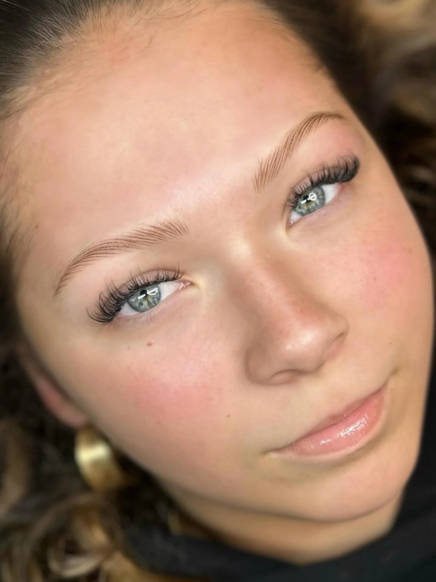 I was so honoured to be able to give this sweet 16 year old with Clouston Syndrome some pretty eyebrows💕