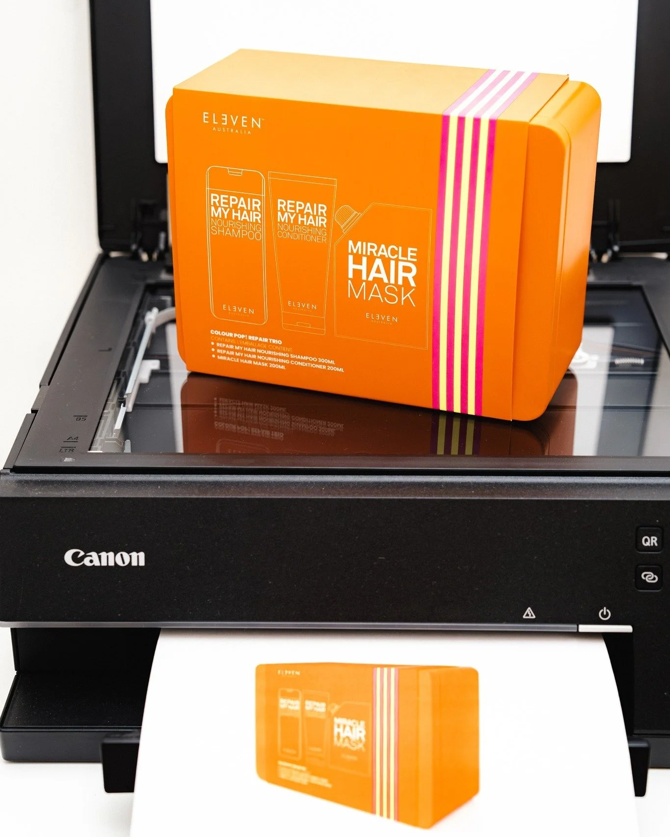 Copy, paste... and REPAIR! Meet your repair heroes. 

Het REPAIR TRIO is voor iedereen die kwetsbaar, beschadigd of gekleurd haar wil transformeren naar sterk en gezond haar.

Wanneer je dit trio aanschaft, krijg je het MIRACLE HAIR MASK GRATIS t.w.v