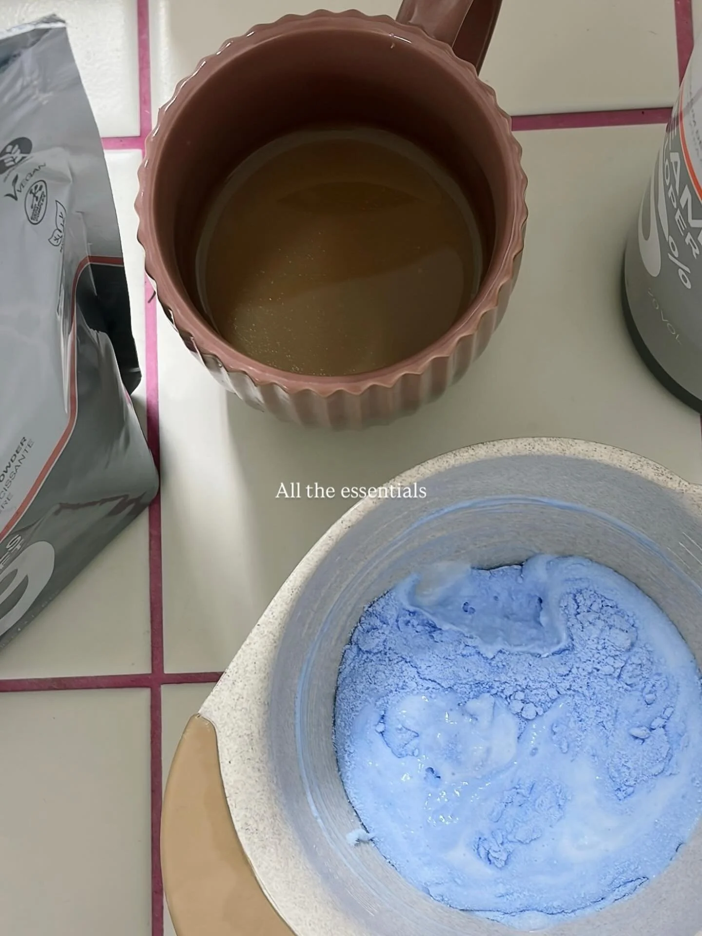 All the essentials 🦋🦋

📸 @katiegroveshair