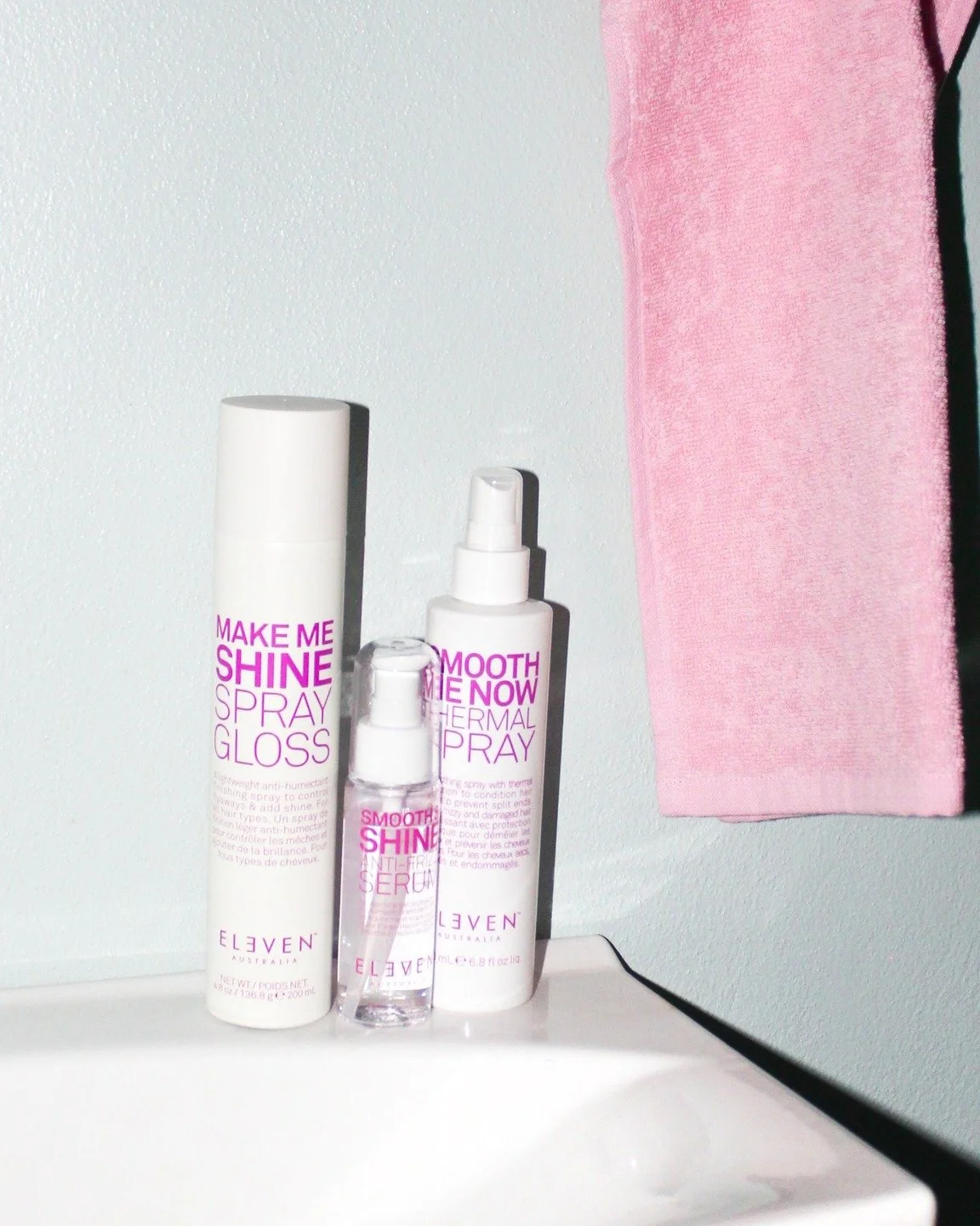 Pluizig haar? Fly-aways? Not on our watch! ⬇️

💗 De MAKE ME SHINE SPRAY GLOSS is een finishing spray die het haar een intense glansboost geeft en pluizig haar temt, zonder het te verzwaren. 
💗 Het SMOOTH &amp; SHINE ANTI FRIZZ SERUM is een lichtgew