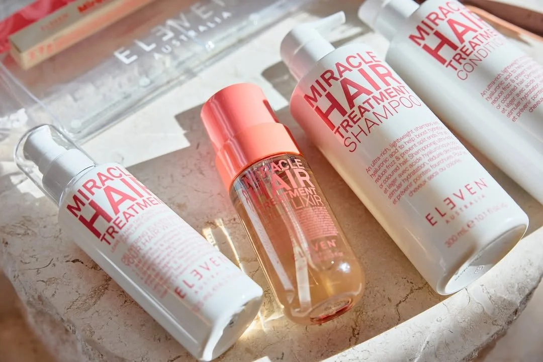 De Miracle familie is uitgebreid met een high-performance haarolie: MIRACLE HAIR TREATMENT OIL ELIXIR ✨ Je kan deze olie op verschillende manieren gebruiken: in droog haar, in vochtig haar en als overnight treatment. Met slechts enkele druppels sterk