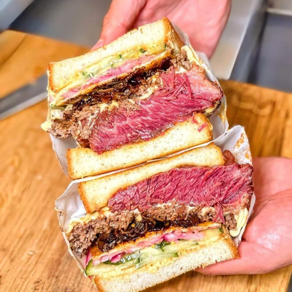 ‼️EVENT @ INBREAD, OCTOBER 17th ‼️
@barsmoke_nl x InBread: The Demi God Burger 🤤

BOOK NOW:
https://inbread.net 

⭐️ Miso mustard mayo
⭐️ Beer bacon chutney 
⭐️ Homemade pickles
⭐️ Fermented red onions
⭐️ Grilled cheese 
⭐️ Beef and bone marrow patt