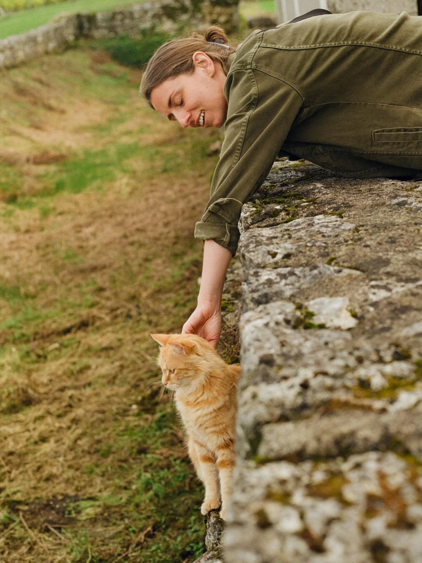 571. &ldquo;Le chat du ch&acirc;teau.&rdquo; A very friendly boy and my very lovely pal Pippa | Ch&acirc;teau De Montbazillac, Dordogne developed by @bayeux_ltd 
.
.
.
#someoneimettoday #catstagram #instacat #catsonfilm #france #montbazillac #dordogn