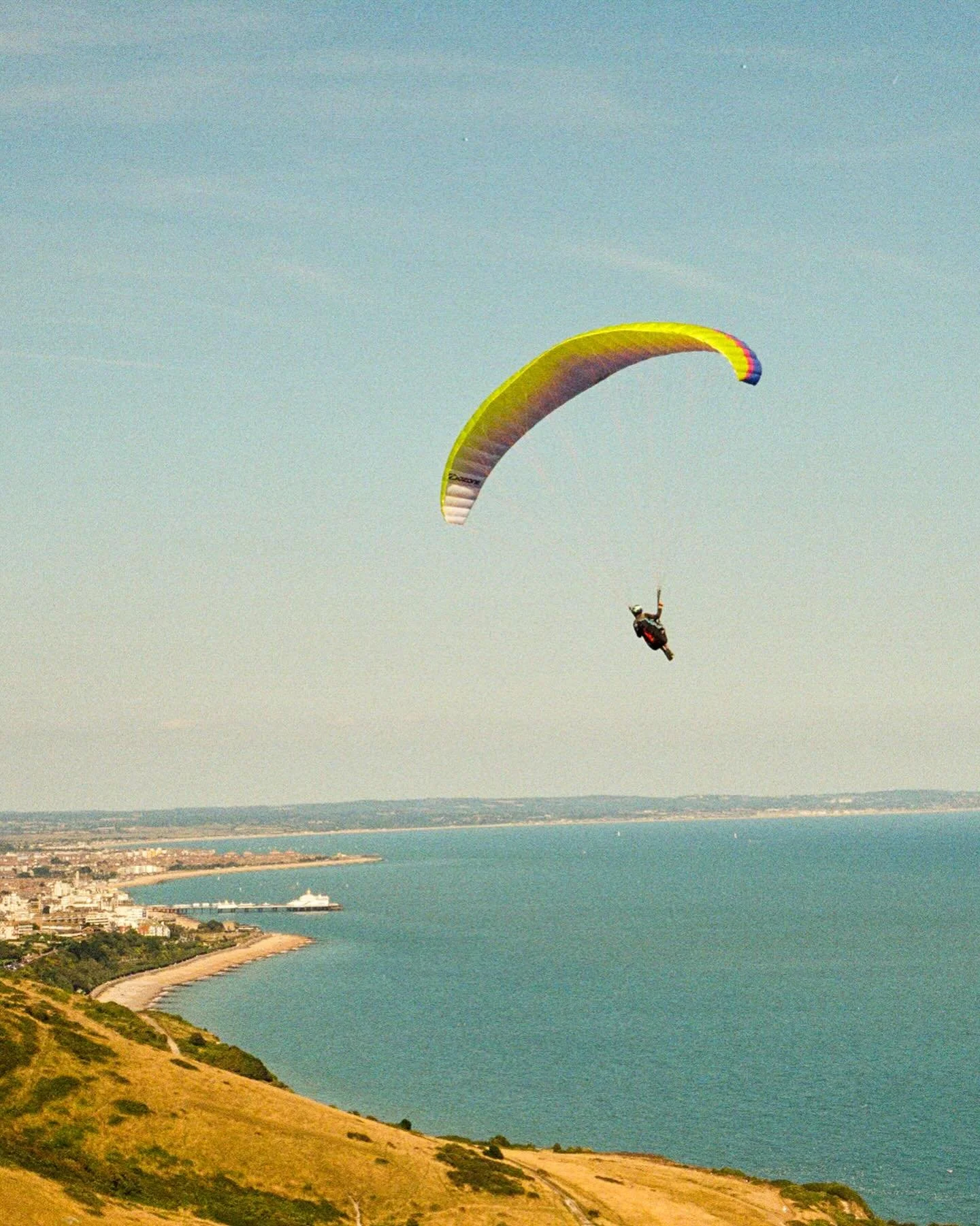 574. &ldquo;Life&rsquo;s too short for two feet on the ground.&rdquo; Paragliders at the Seven Sisters | Eastbourne, East Sussex developed by @bayeux_ltd
.
.
.
#someoneimettoday #paraglider #paragliding #sevensisters #eastbourne #eastsussex #film #fi