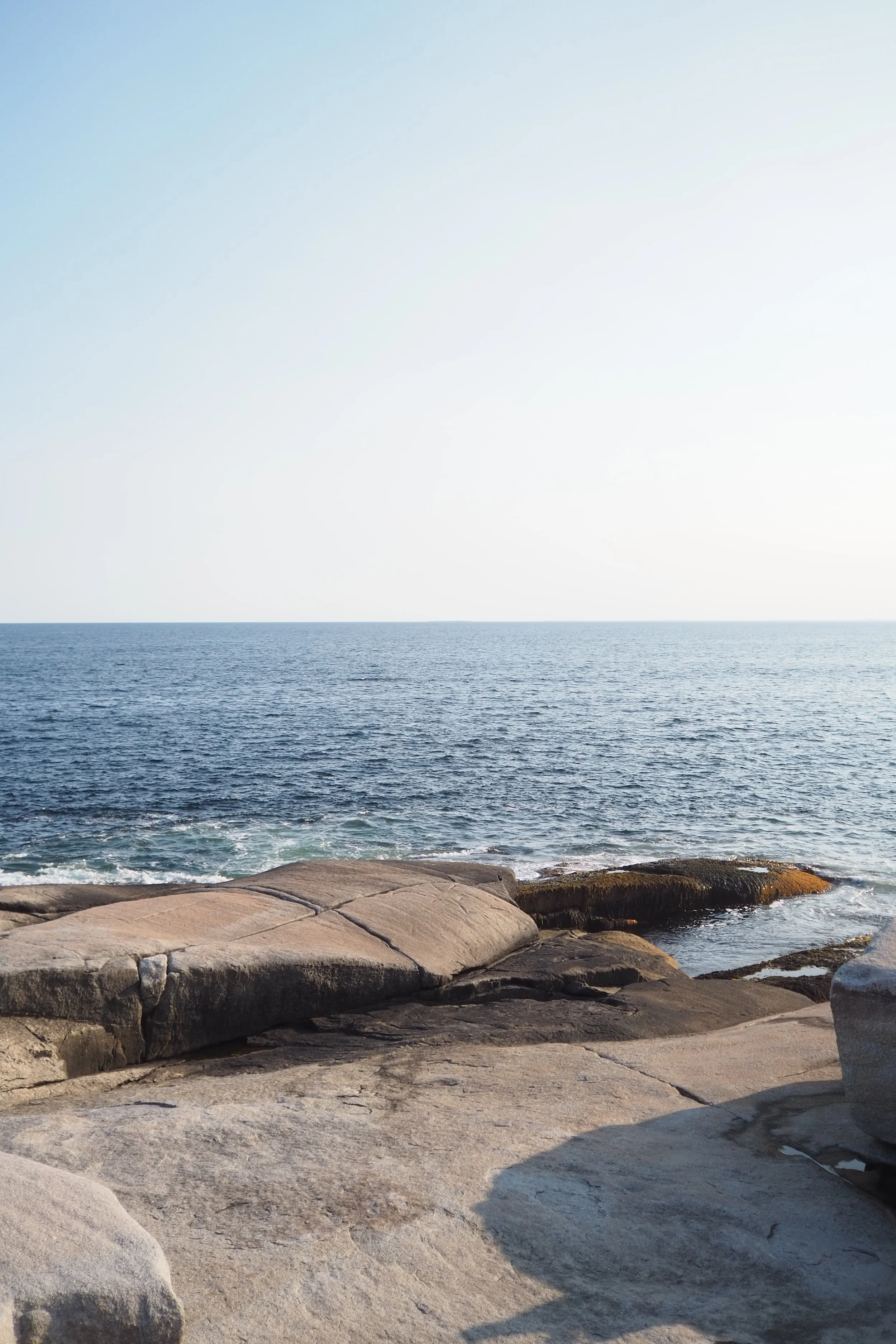 Les dalles de granit de Peggy's Cove en Nouvelle-Ecosse