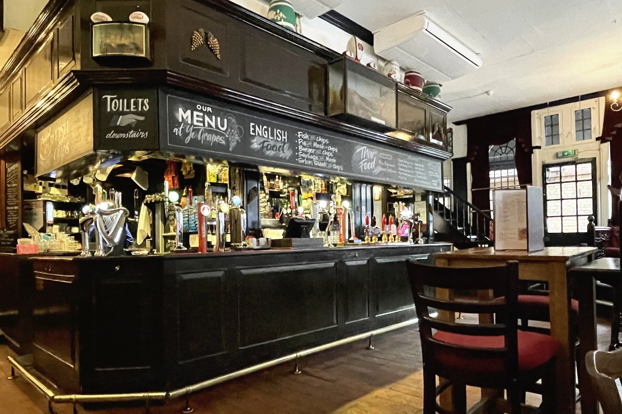Ye Grapes Shepherd Market London: Why This Mayfair Pub Still Feels Like a Secret