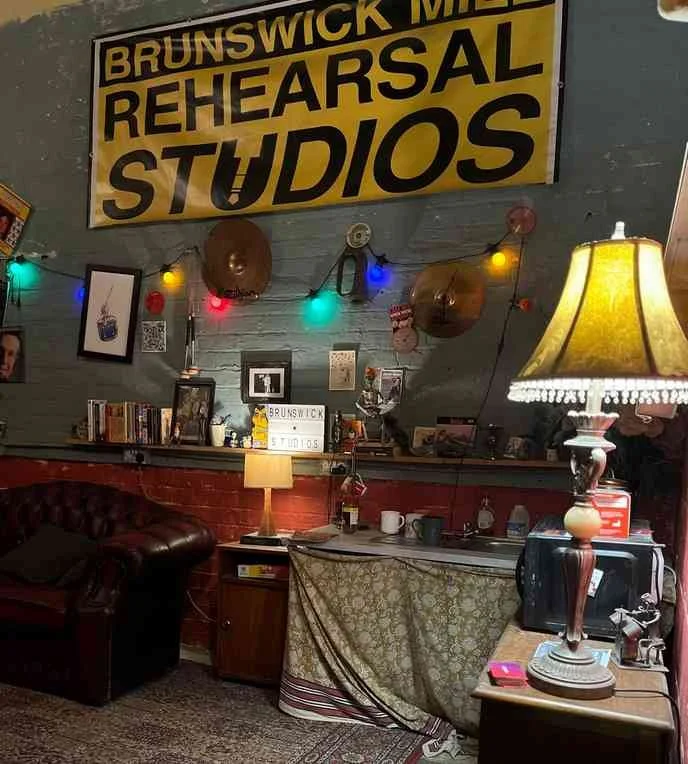 this is in Brunswick mill rehearsall studios in Manchester. it´s a general view of a corridor, real Pirates studios place in Salford