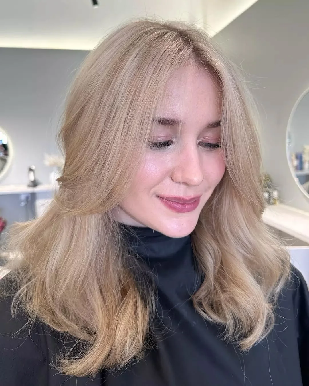 From brassy to bombshell blonde 💥✨ Loving this stunning hair glow-up 💇&zwj;♀️