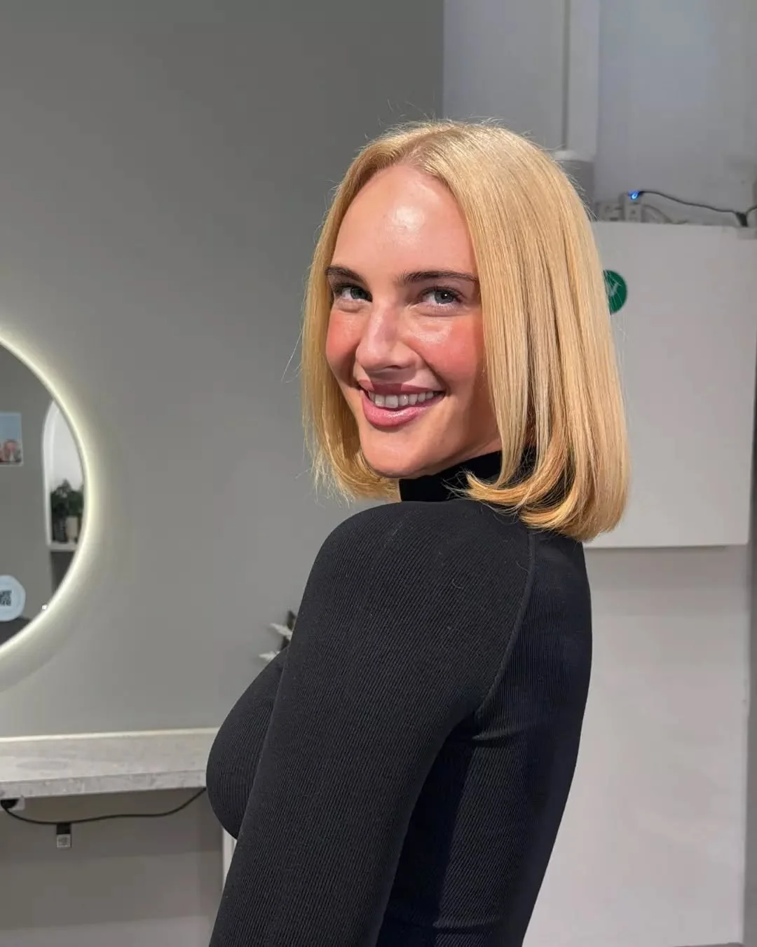 We love a blonde bouncy bob for summer 🤩🤍