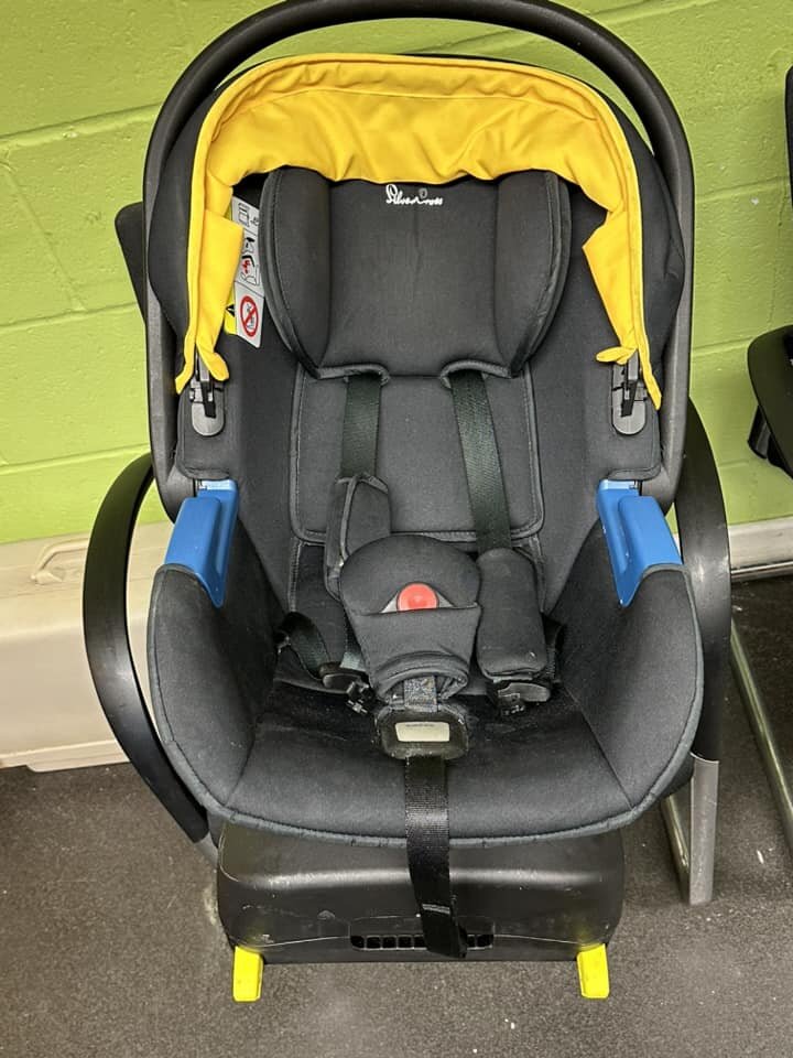 We have been donate a pram and carseat. First come first serve.￼￼￼