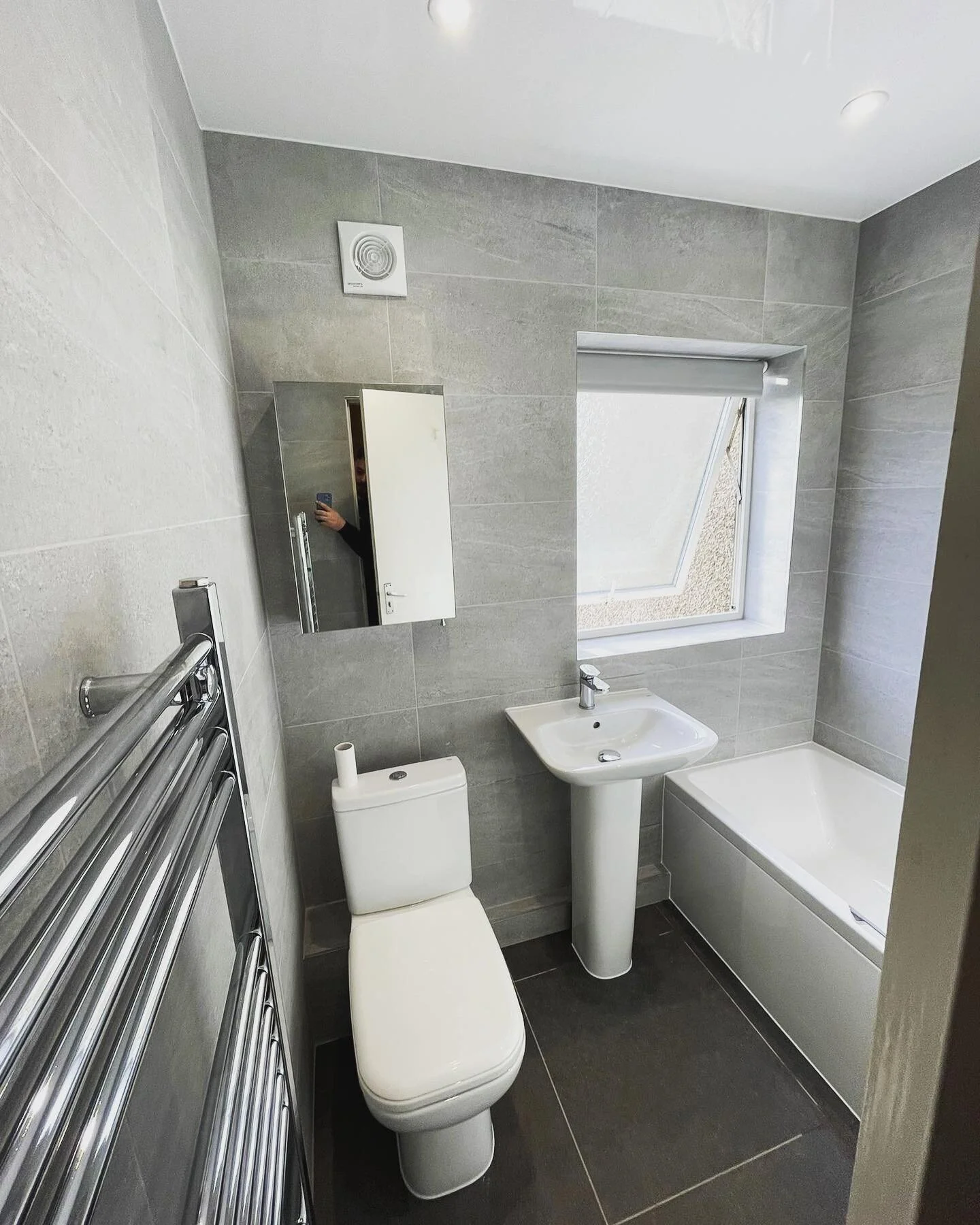 ⚡️ NEW BATHROOM ⚡️

We are going bathroom crazy at the moment! This is another new bathroom that we finished last week. 

We have a few jobs on going at the moment stay tuned for updates!

If you are in the market for a new bathroom why not give us a