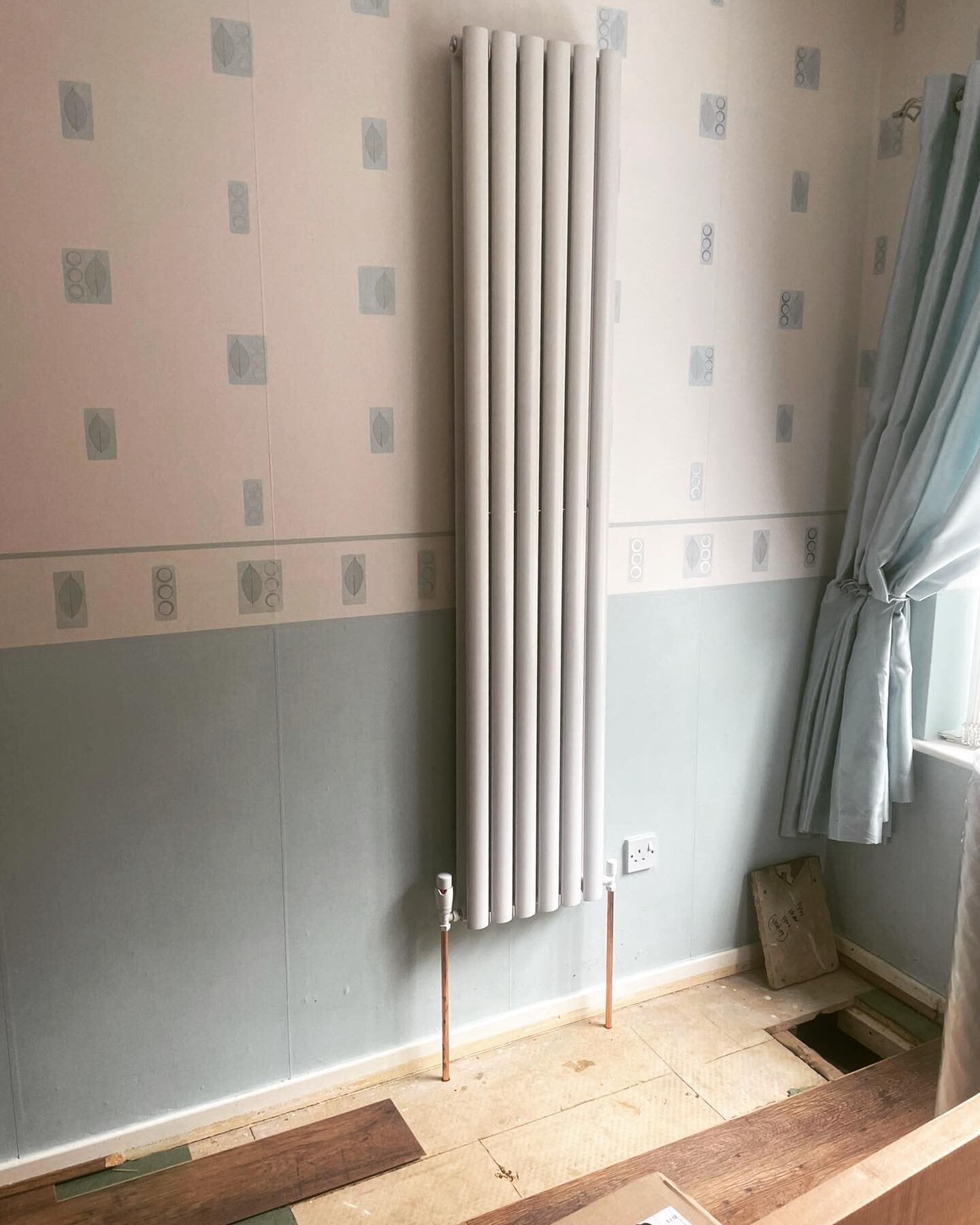 New designer radiator alert 🎉👌🏻

This little beauty fit installed this morning! Just the floor to go back down and some white pipe covers and this will be b-e-a-utiful!!! 😍😍😍

#heatingengineer #plumbing #gas #lancashire #lancaster #morecambe #h