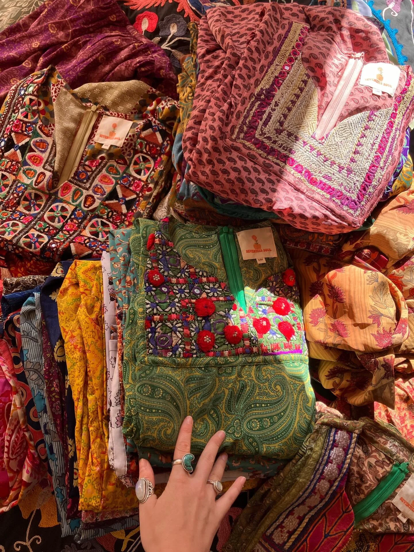 🌸 INSTA STORY SALE 🌸
Happening right now! Selling lots of lovely treasures for a sweet sweet discount 🥀✨