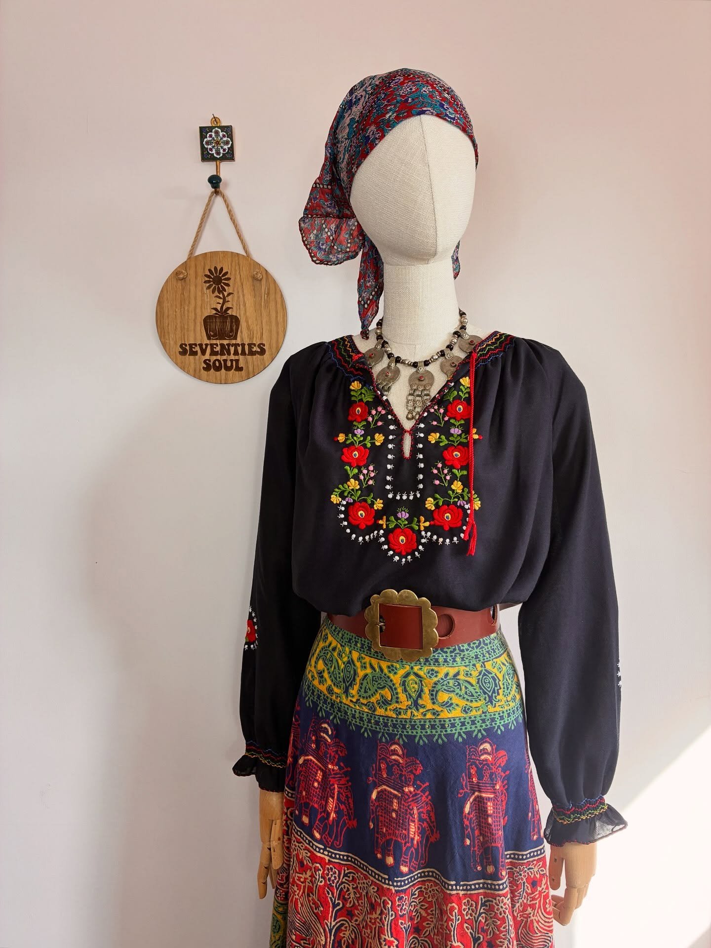 If the outfit looks like it could&rsquo;ve been worn at Woodstock then you know you&rsquo;re doing it right ✌🏻&hearts;️ Vintage stock drop Sunday at 7PM (BST) 🌻🦋🌷🧚&zwj;♀️

Worldwide Shipping 
Shop link in bio or search: www.seventiessoul.co.uk