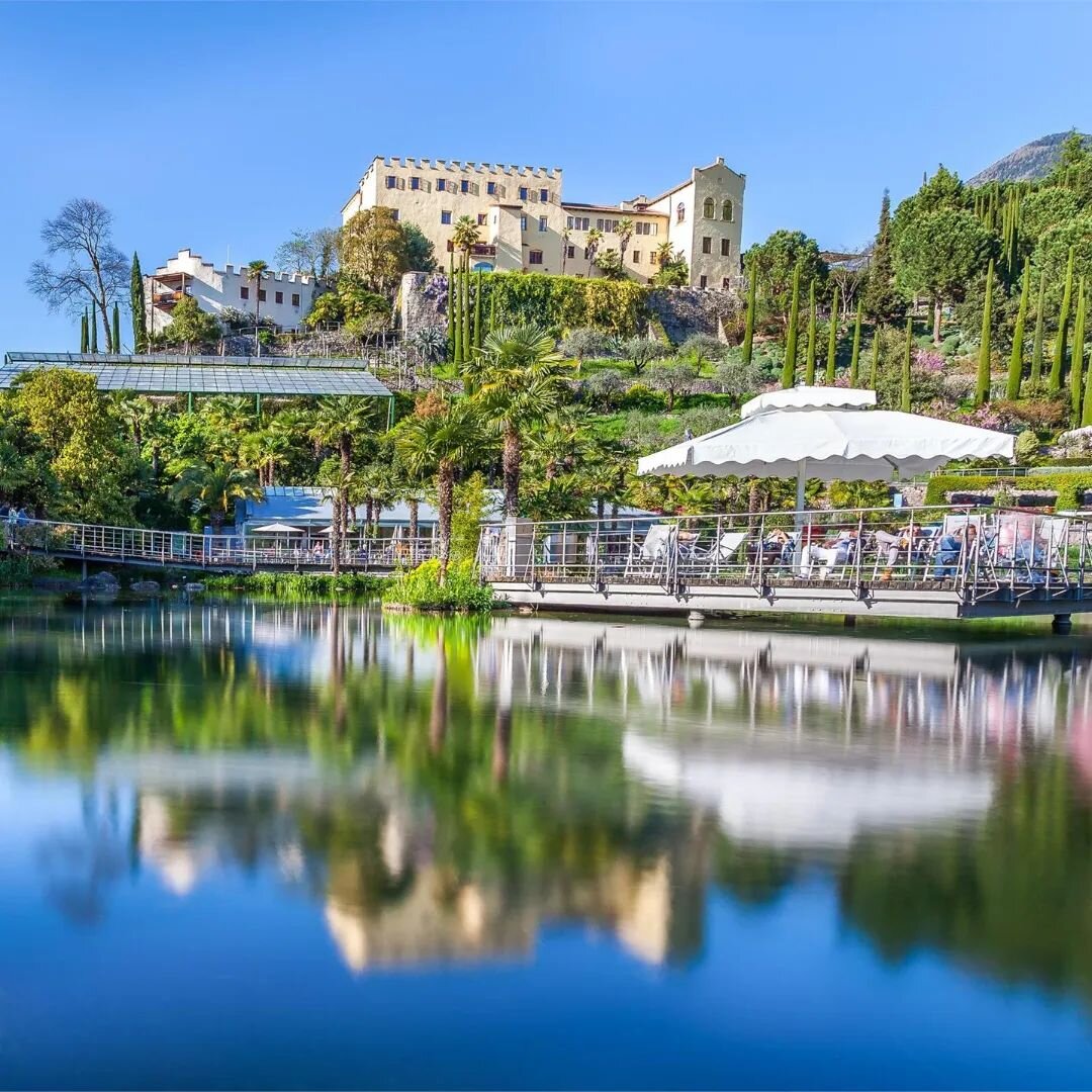 I Giardini di Castel Trauttmansdorff a Merano si estendono su una superficie di 12 ettari disposta a digradare su un dislivello di 100 metri, dove la vista si apre su 80 spettacolari ambienti botanici, sulle montagne circostanti e sulla citt&agrave; 