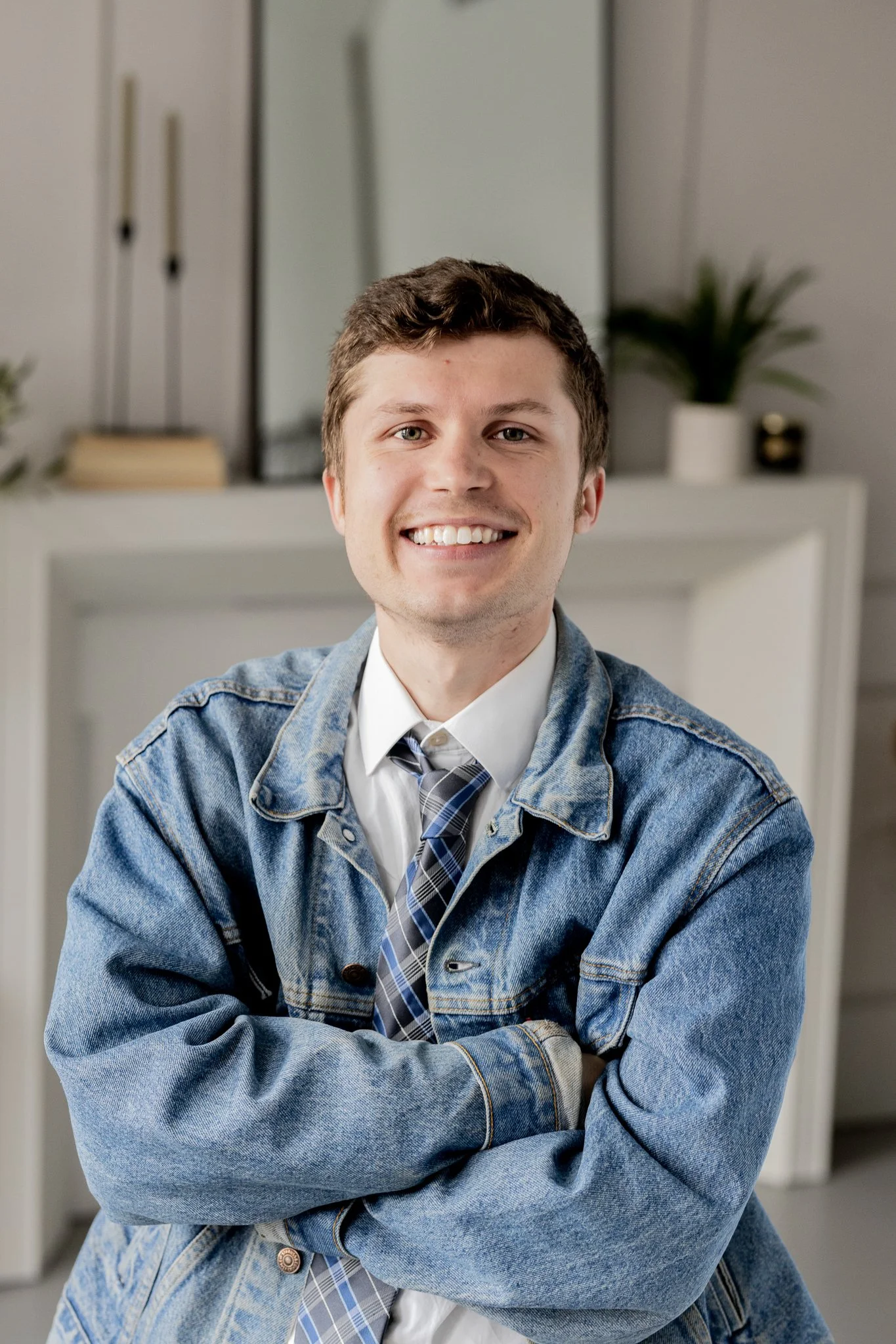 Thomas Holton Headshot