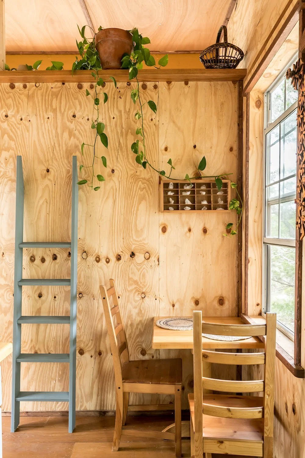 cabinkitchen.jpg