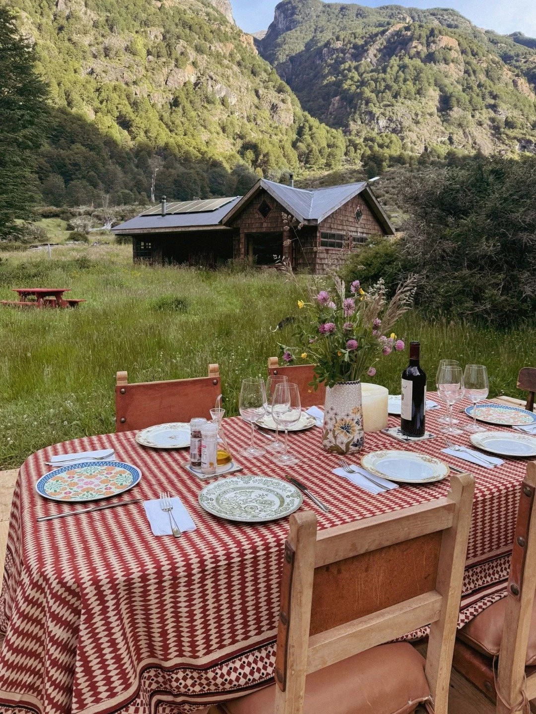 El quincho es mucho m&aacute;s que un espacio: es el coraz&oacute;n de la casa. 🔥 Aqu&iacute; nacen las mejores conversaciones, los asados con amigos y los momentos en familia que se recuerdan por siempre. &iquest;Te imaginas disfrutar de tu propia 