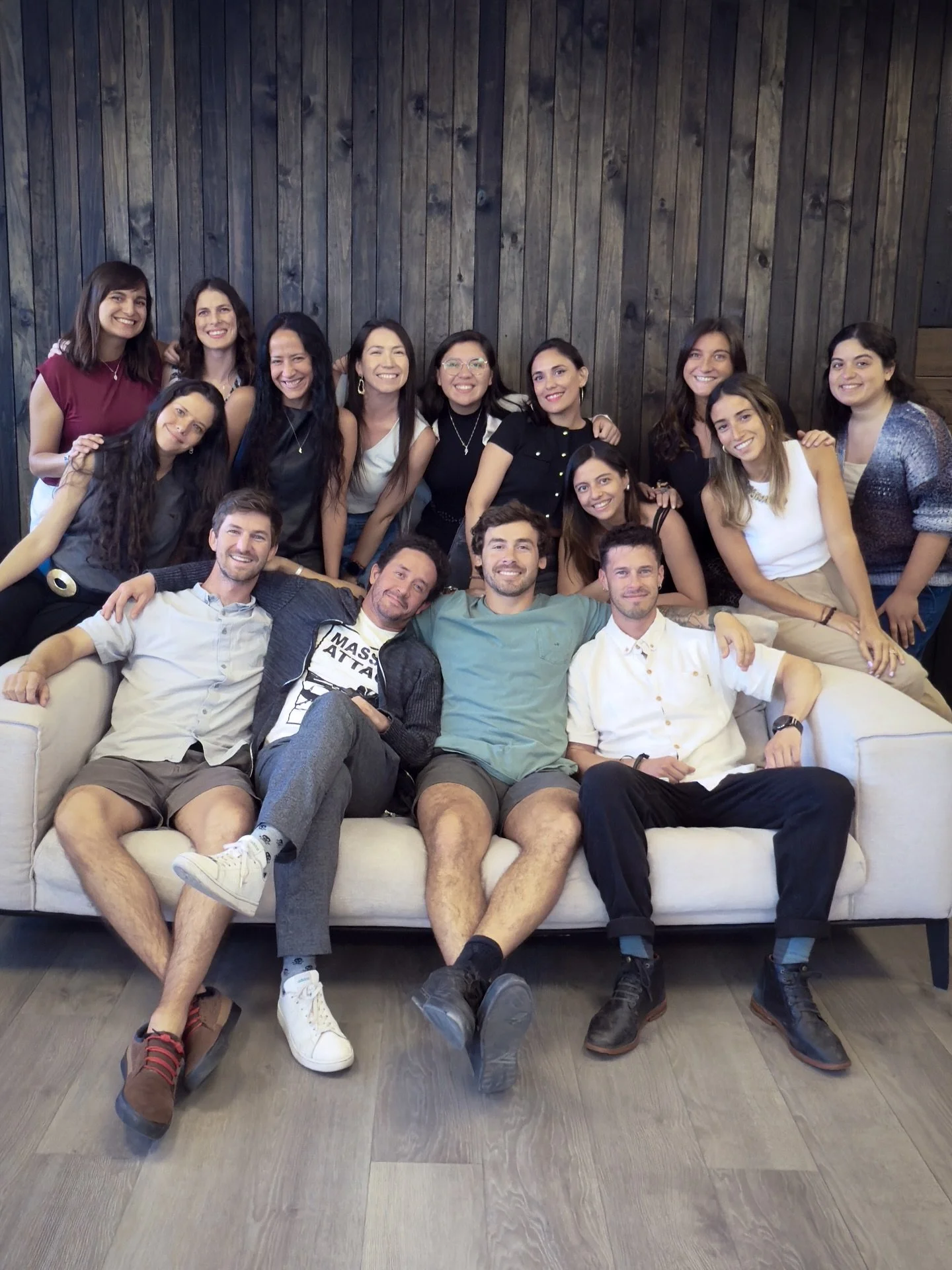 🎄🏡 De parte de la familia Winteri: gracias por abrirnos las puertas de sus hogares este a&ntilde;o. Cada proyecto nos record&oacute; por qu&eacute; dise&ntilde;amos: para crear espacios que abracen la vida, respeten el paisaje y reflejen la persona