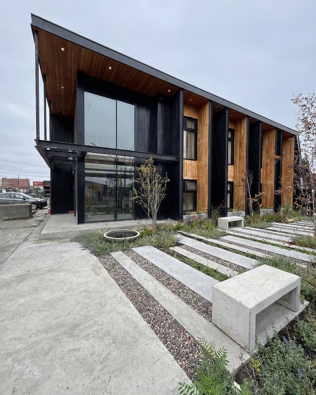 En Winteri, creemos que la calidad de vida tambi&eacute;n se construye en la oficina. 🌱 En este caso, llevamos nuestra pasi&oacute;n por el dise&ntilde;o personalizado al &aacute;mbito corporativo con el nuevo edificio de Aster Chile en Coronel, VII