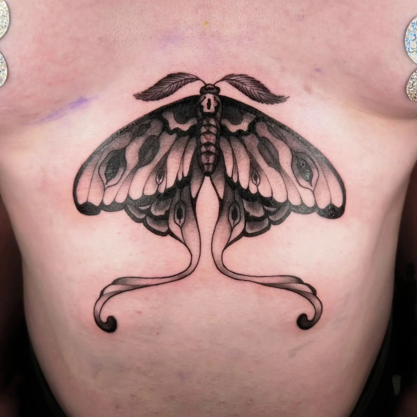 It's been a busy end of summer. Please keep an eye out because I'm going to start slowly releasing new flash. 
I loved working on this piece, and as always, I can't wait to make more art for you all. 
.
.
.
.
.
.
.
.
.
.
.
#mothtattoo #moth #blackand