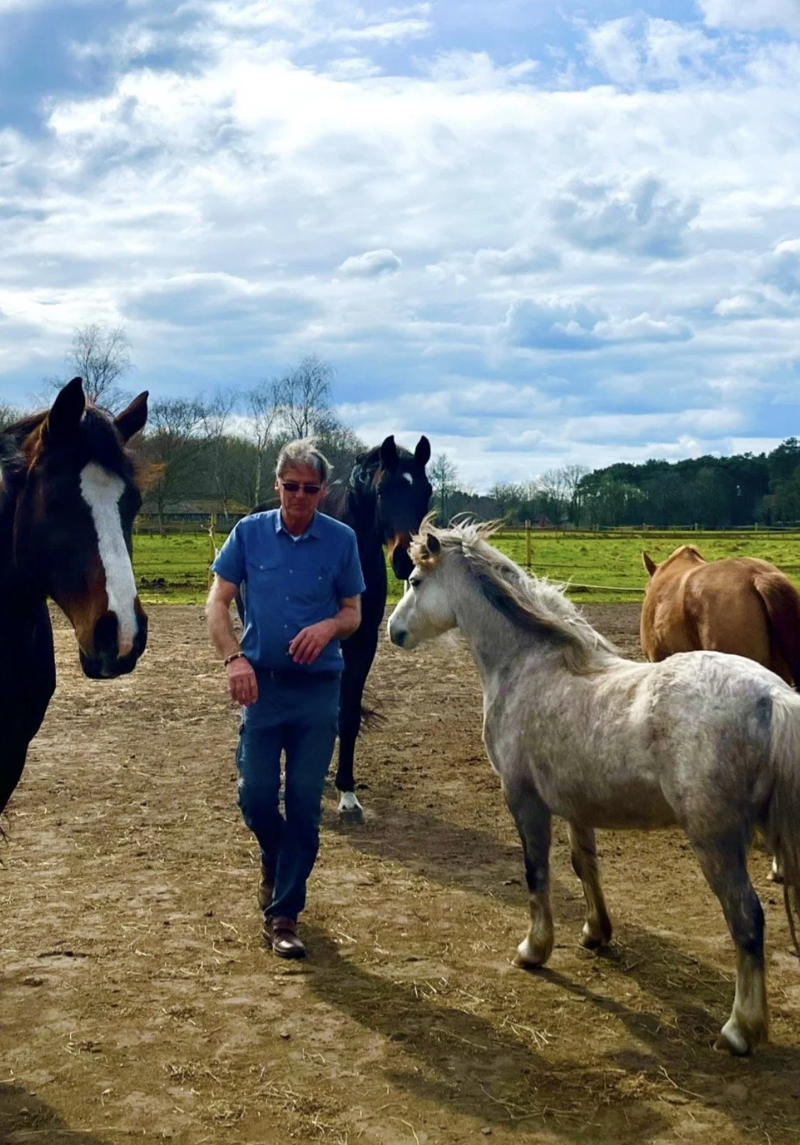 Guy deelt wortelen uit... 