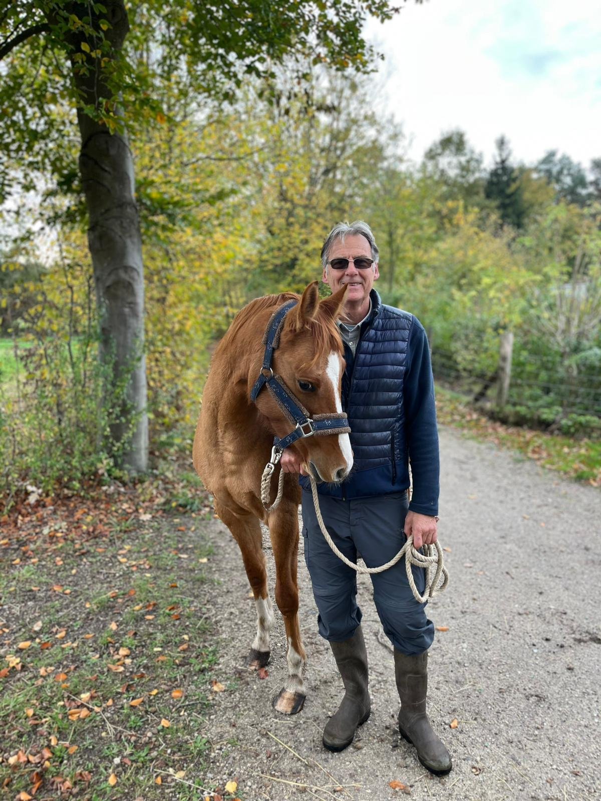 Guy & schelm 'Raïa' op wandeling