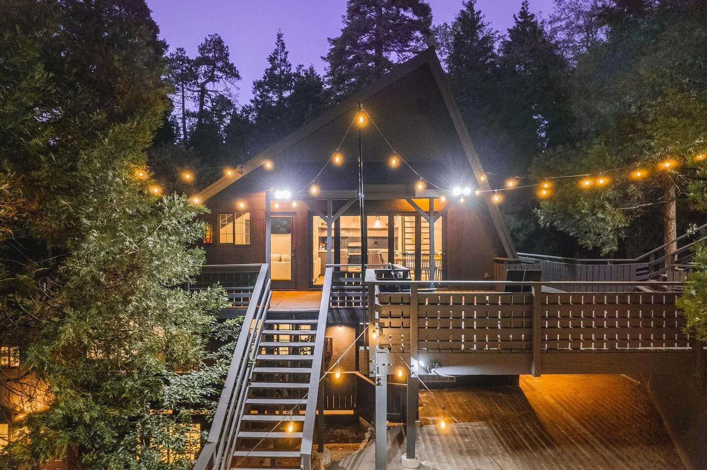 Looking for a holiday getaway? Come to Lake Arrowhead, CA and stay at The Kingsley Hotel.

Whether it&rsquo;s a girls trip, a family reunion, or a much needed break from the city, The Kingsley is here to take care of you.

Located in Lake Arrowhead, 