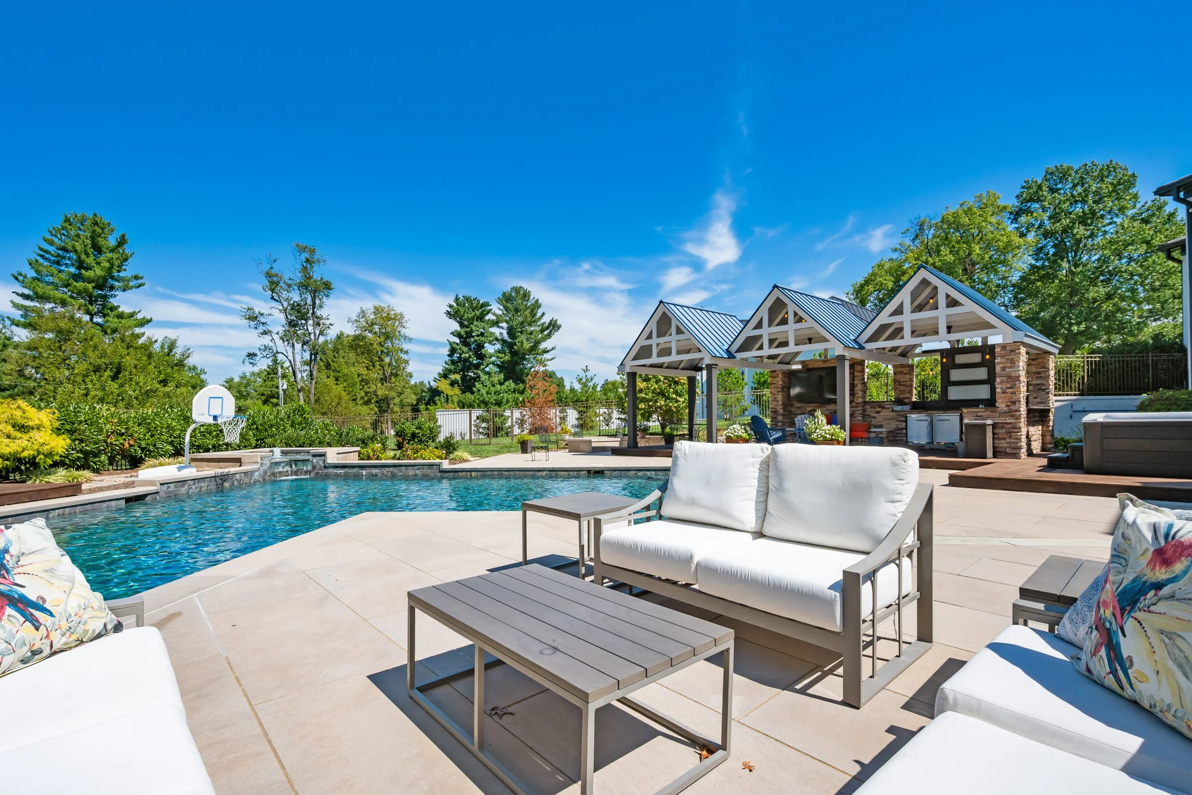5109 Dunvegan Rd-81.jpg