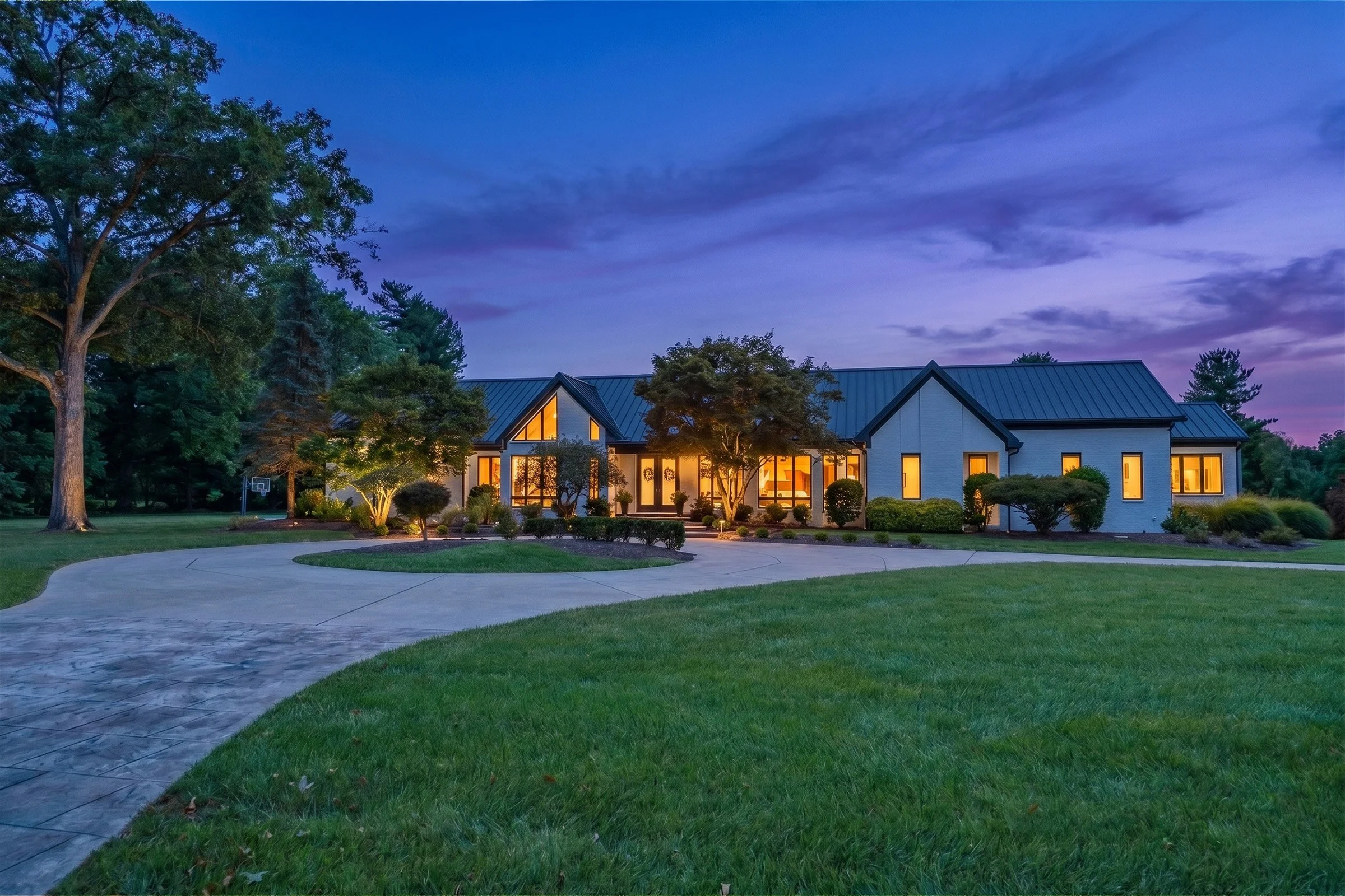 5109 Dunvegan Rd-1-2_Twilight.jpg