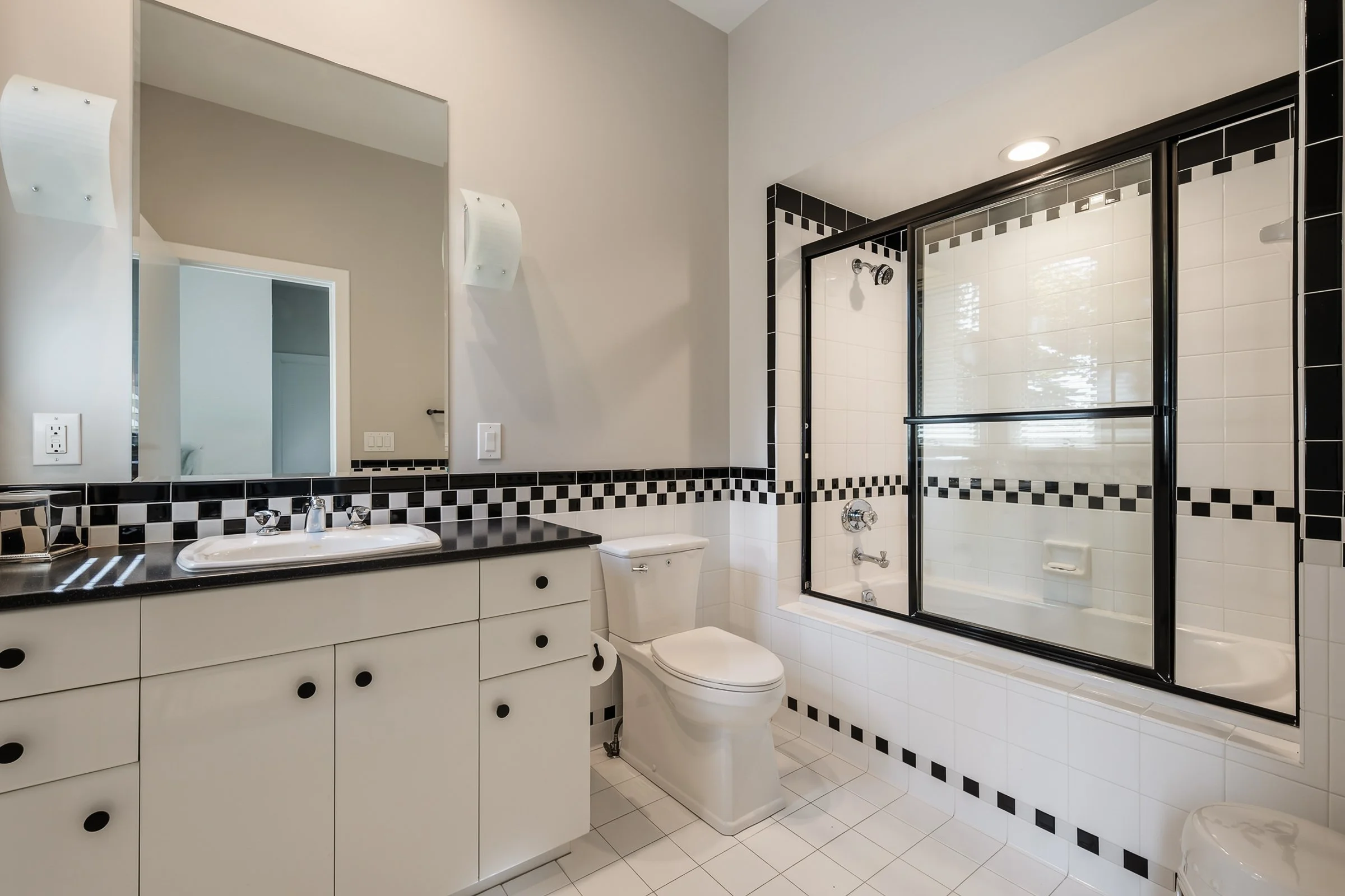 5109 Dunvegan Rd-58.jpg
