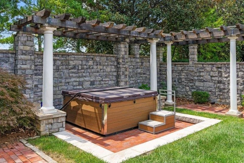 16-web-or-mls-6706 Elmcroft Cir-16.jpg