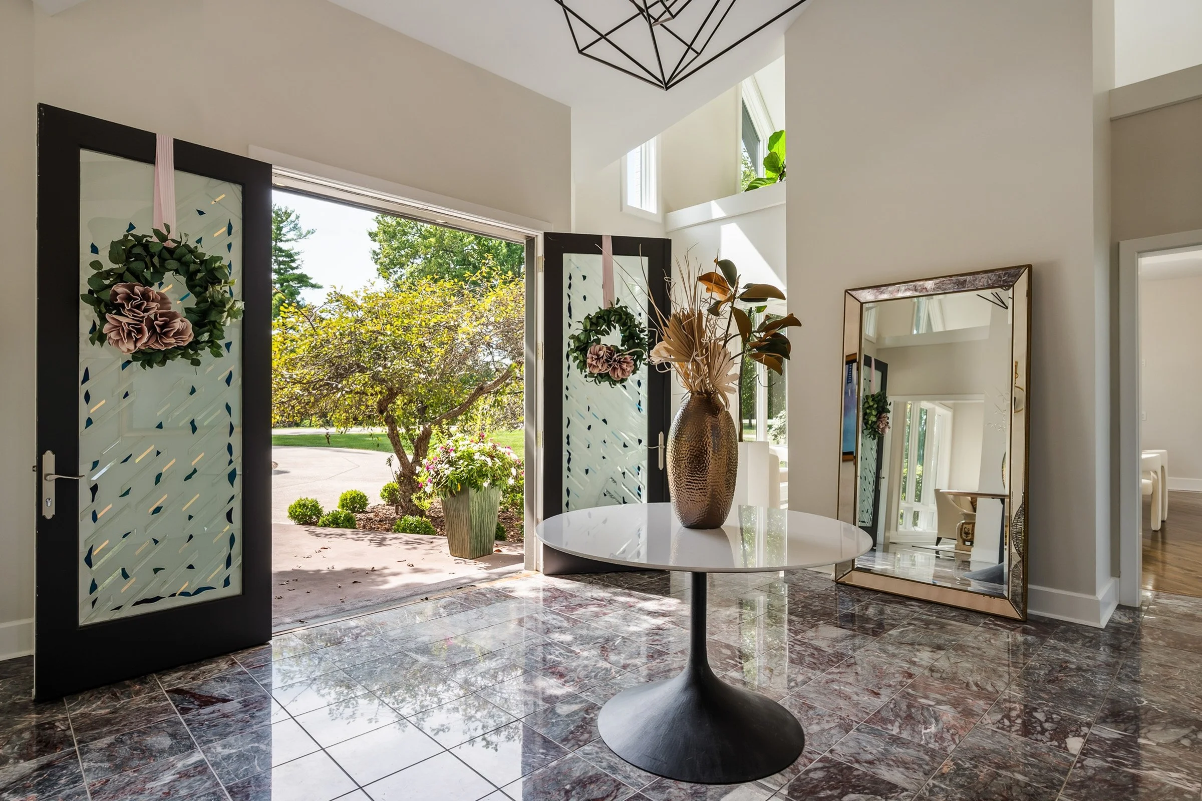 5109 Dunvegan Rd-7.jpg