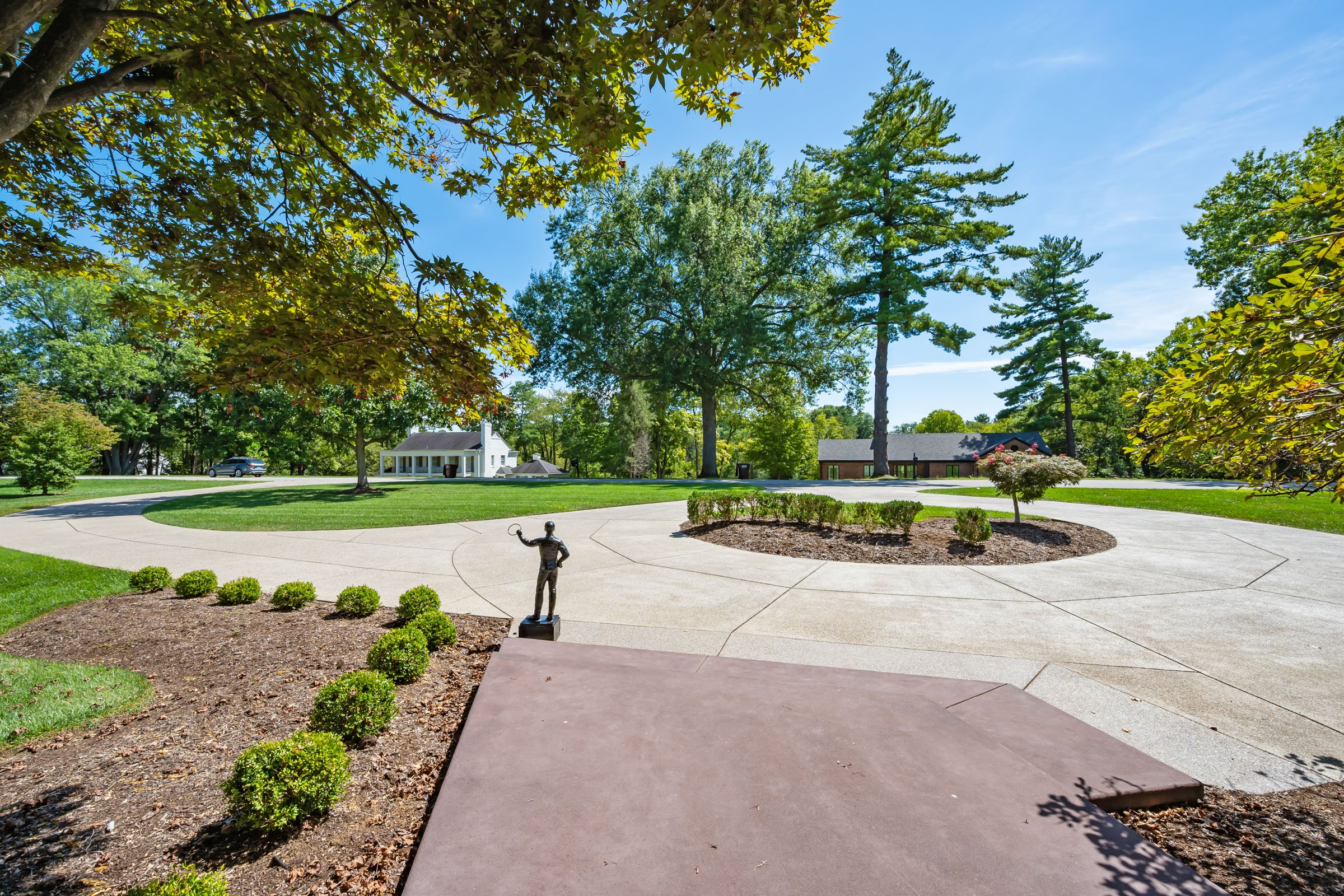 5109 Dunvegan Rd-6.jpg