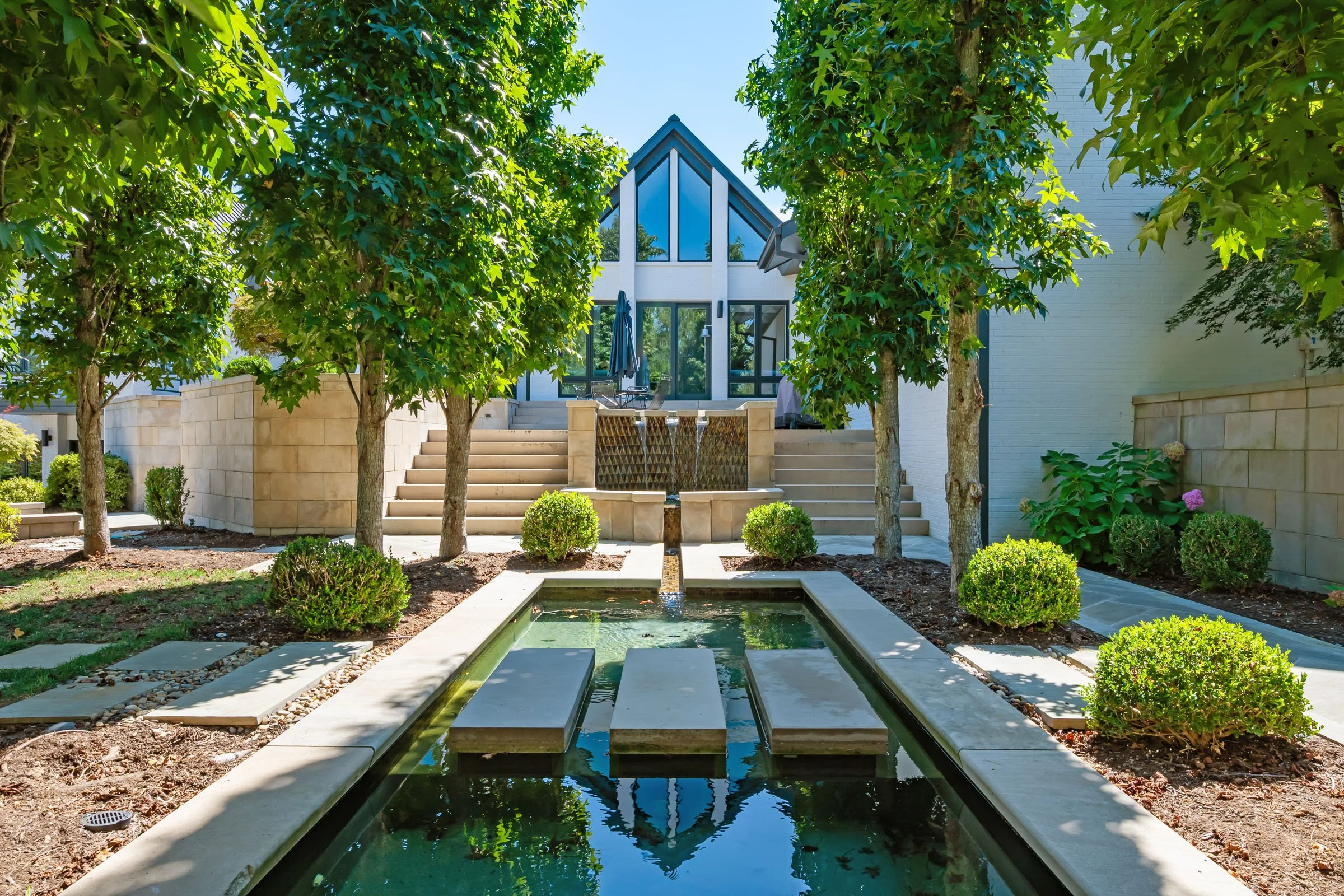 5109 Dunvegan Rd-66.jpg