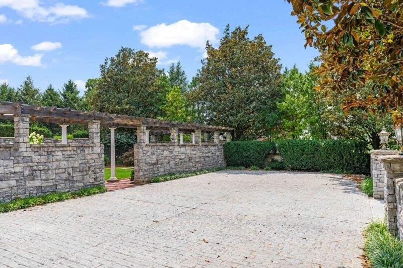 13-web-or-mls-6706 Elmcroft Cir-13.jpg