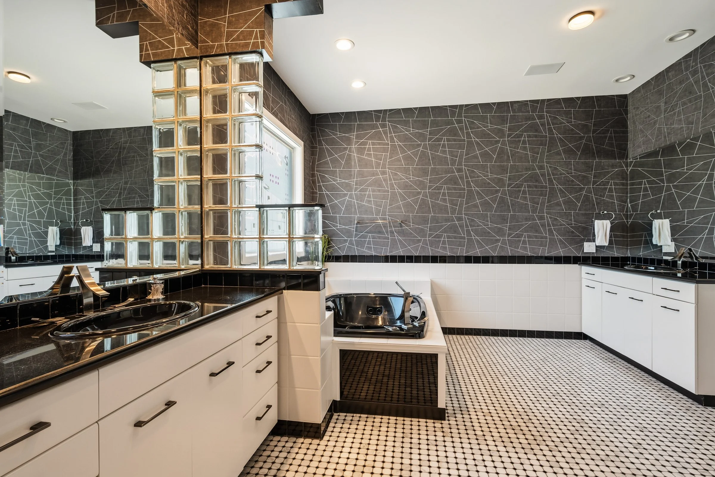 5109 Dunvegan Rd-39.jpg