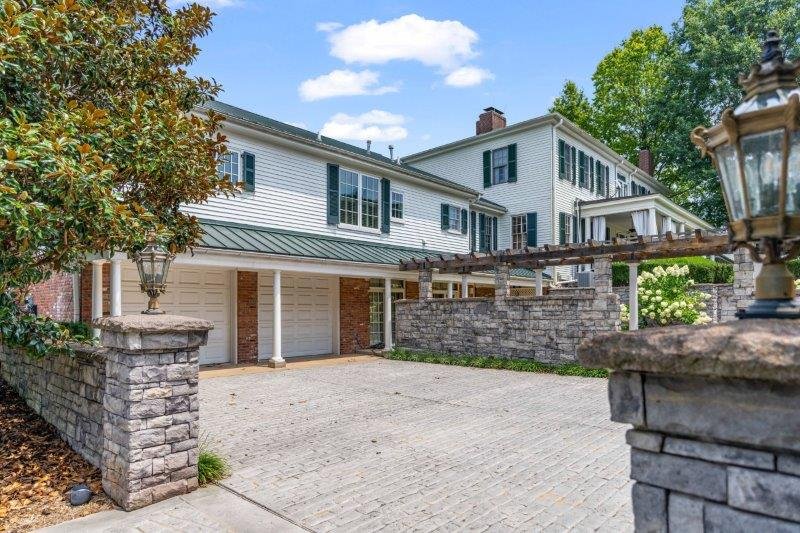 12-web-or-mls-6706 Elmcroft Cir-12.jpg