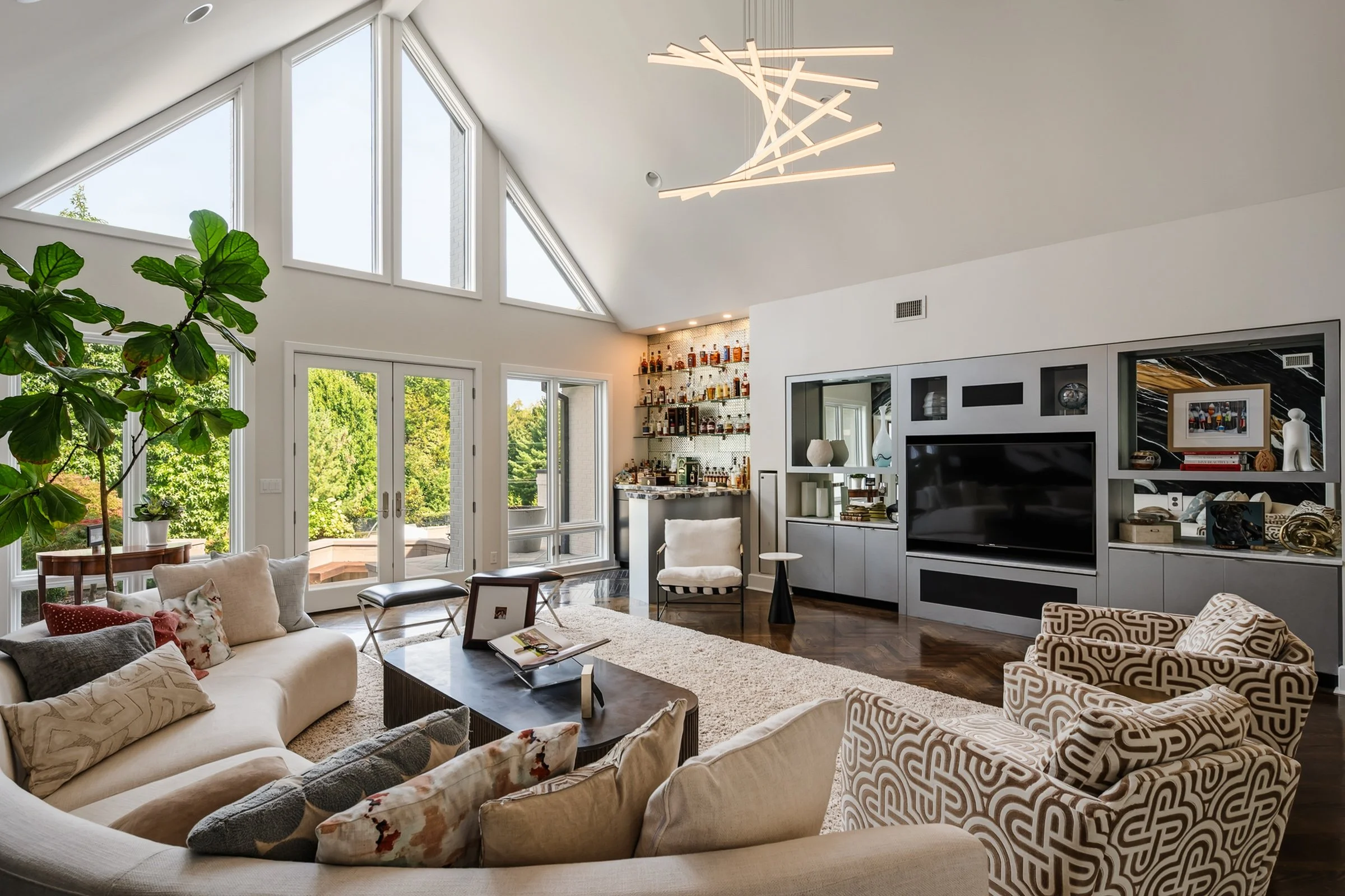 5109 Dunvegan Rd-9.jpg